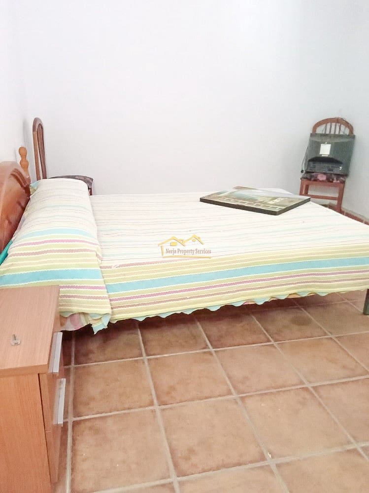 4 soveværelse Villa til salg i Jayena med garage - € 65.000 (Ref: 7963534)