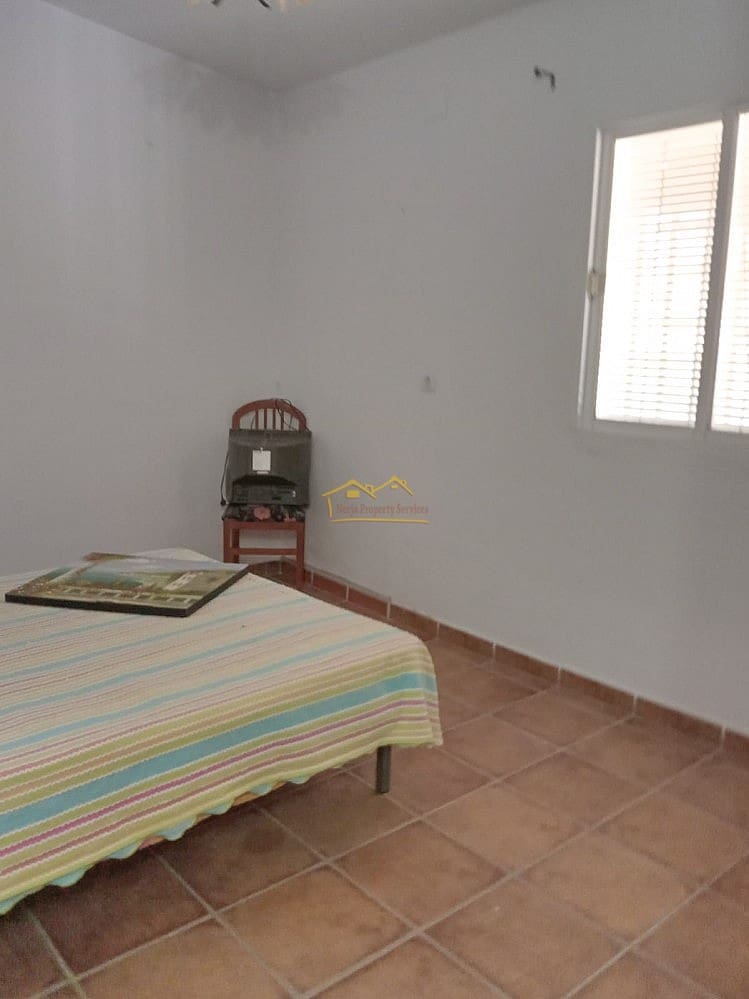 4 soveværelse Villa til salg i Jayena med garage - € 65.000 (Ref: 7963534)