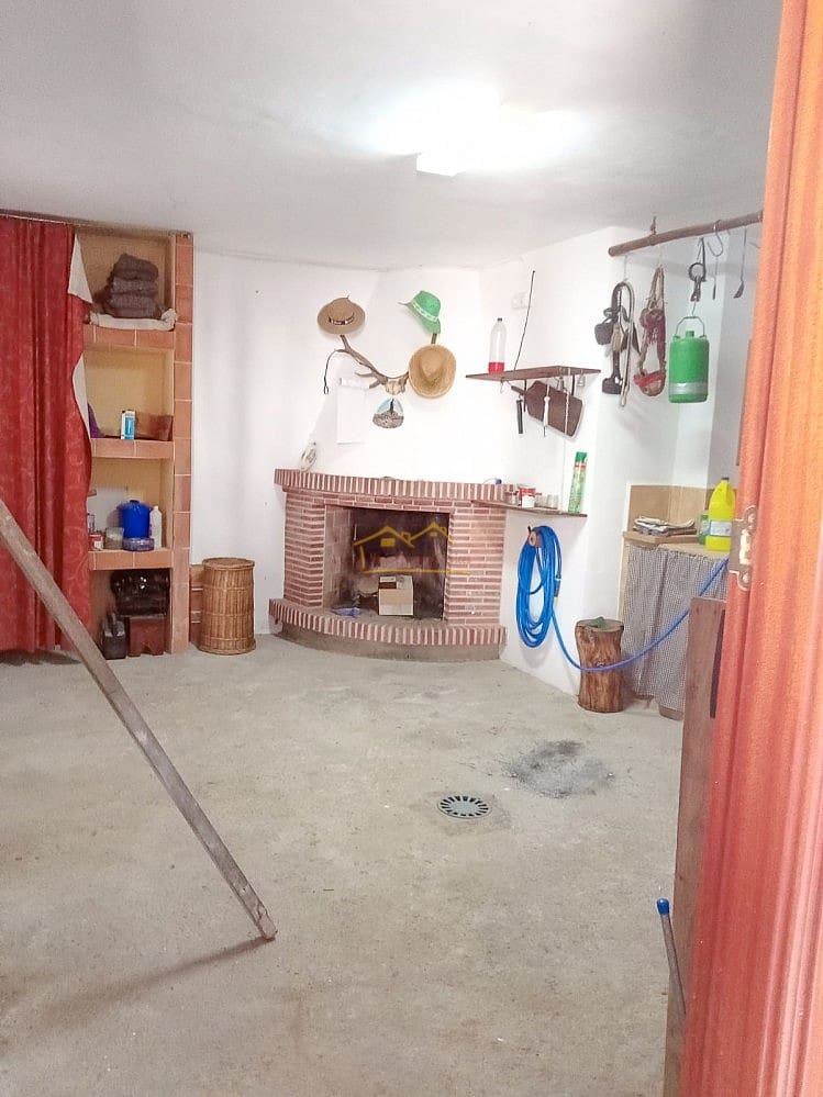 4 soveværelse Villa til salg i Jayena med garage - € 65.000 (Ref: 7963534)