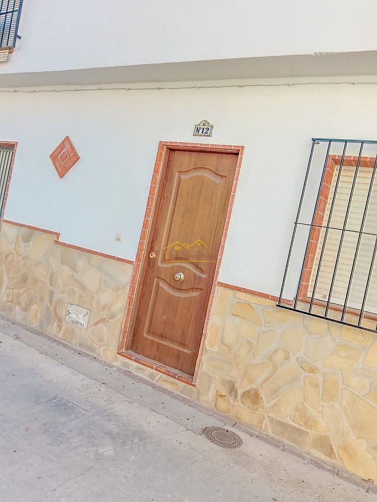 4 soveværelse Villa til salg i Jayena med garage - € 65.000 (Ref: 7963534)