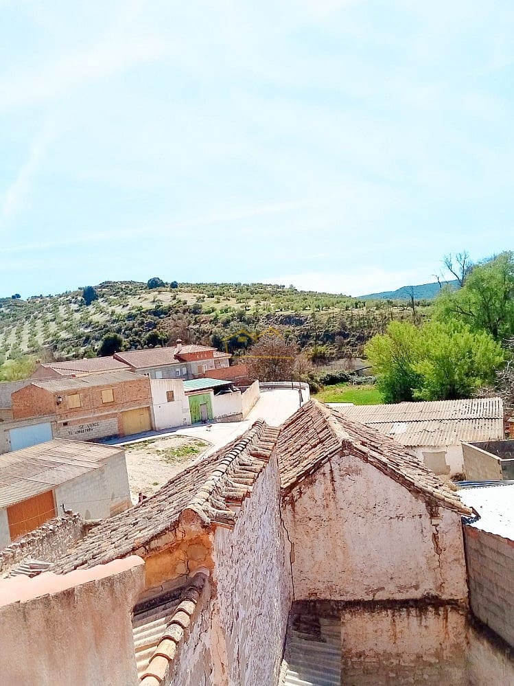 4 soveværelse Villa til salg i Jayena med garage - € 65.000 (Ref: 7963534)