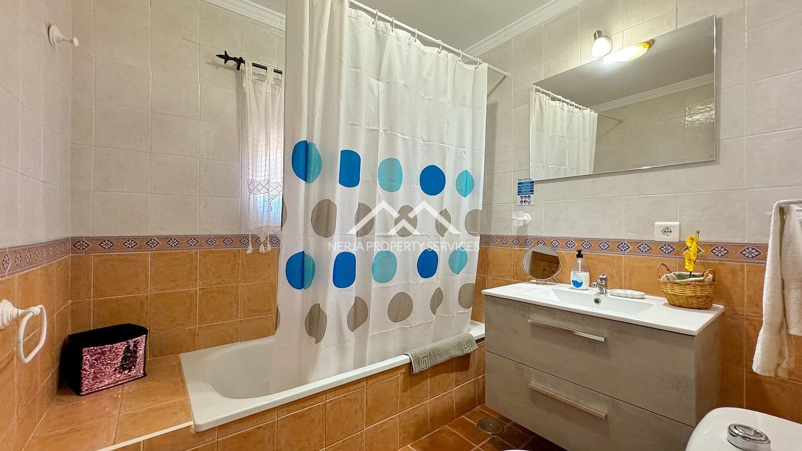 3 bedroom Villa for rent in Nerja with pool garage - € 1,850 (Ref: 8022754)