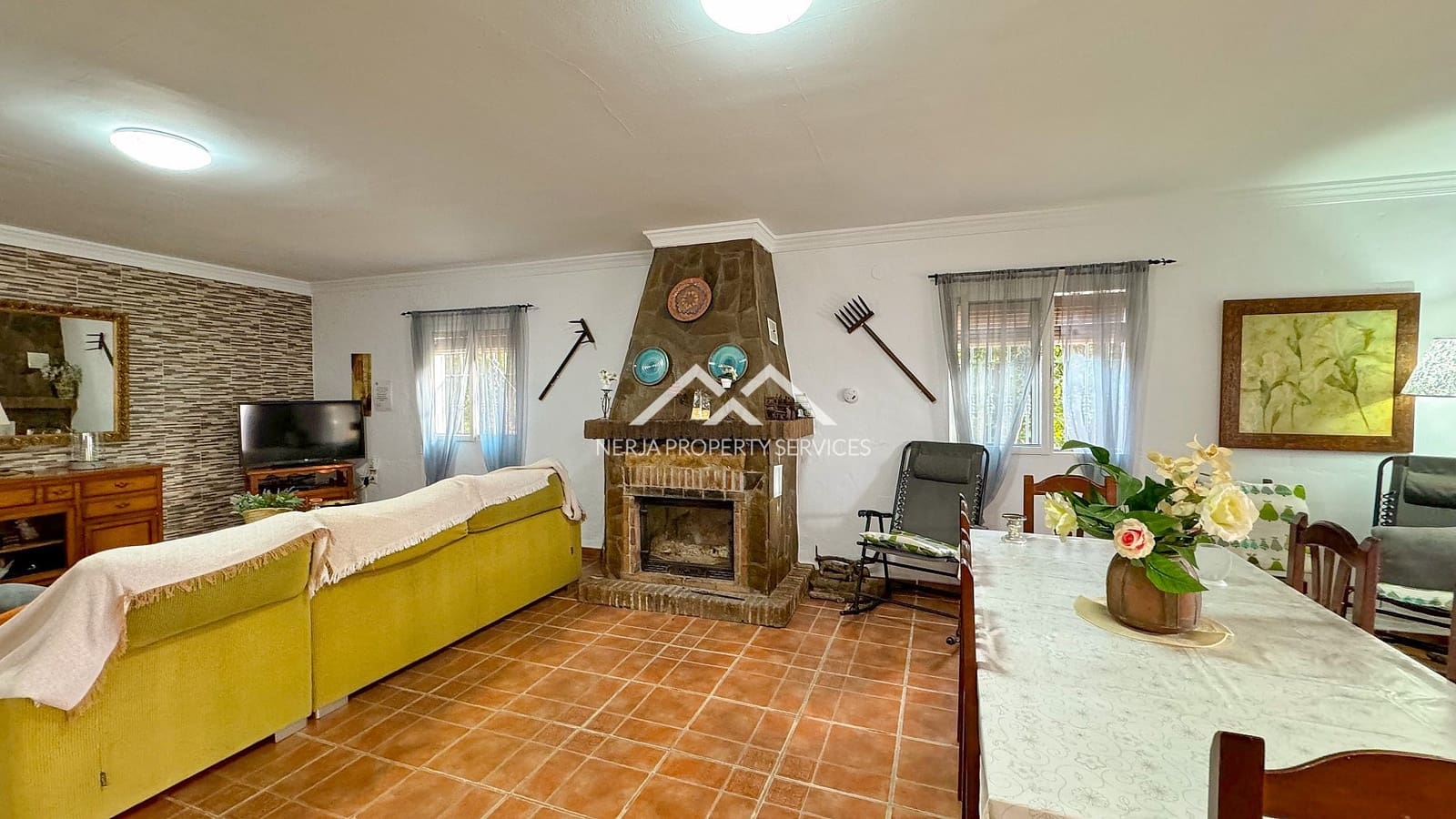 3 bedroom Villa for rent in Nerja with pool garage - € 1,850 (Ref: 8022754)