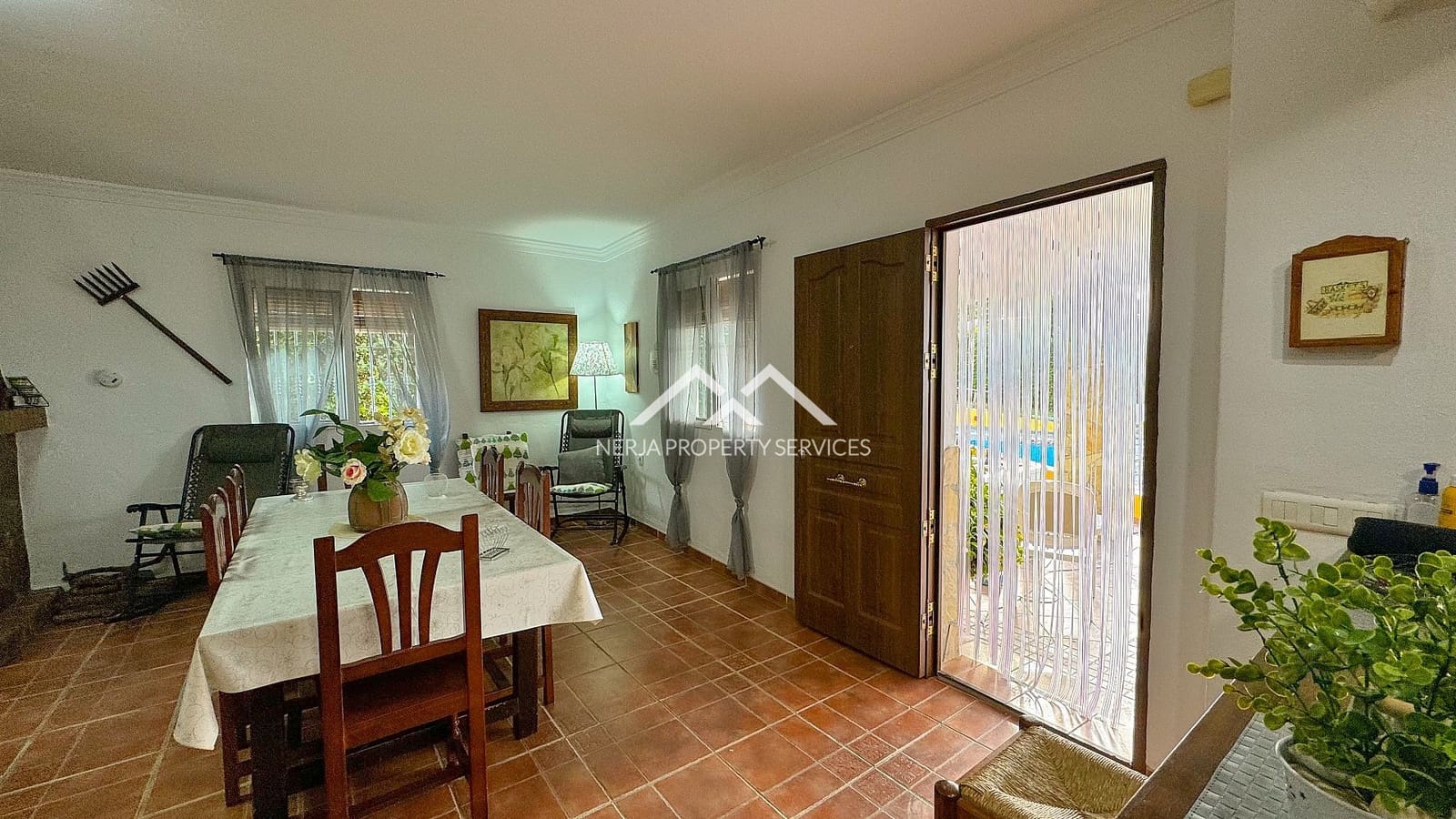 3 bedroom Villa for rent in Nerja with pool garage - € 1,850 (Ref: 8022754)