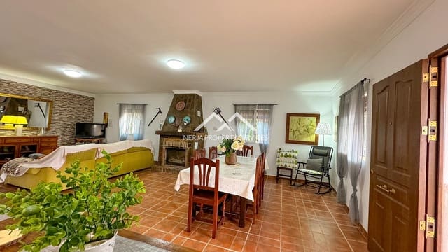 3 bedroom Villa for rent in Centro, Nerja with pool garage - € 1,850 (Ref: 8022754)