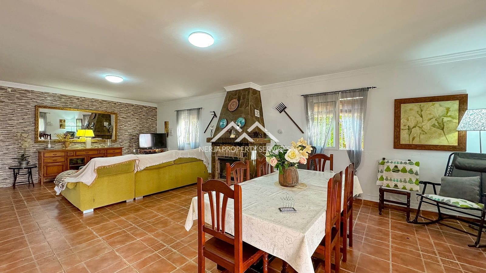 3 bedroom Villa for rent in Nerja with pool garage - € 1,850 (Ref: 8022754)