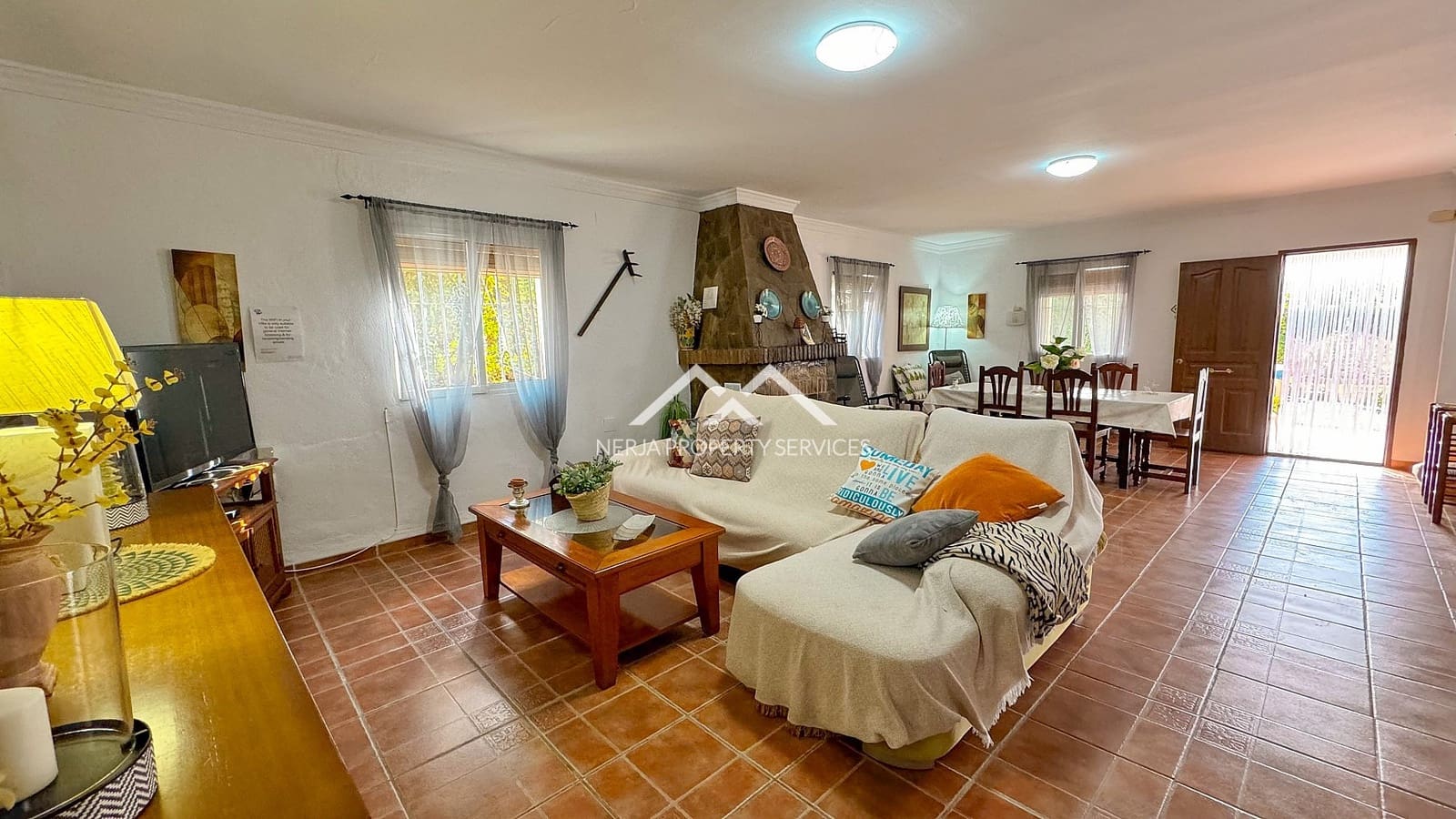 3 bedroom Villa for rent in Nerja with pool garage - € 1,850 (Ref: 8022754)