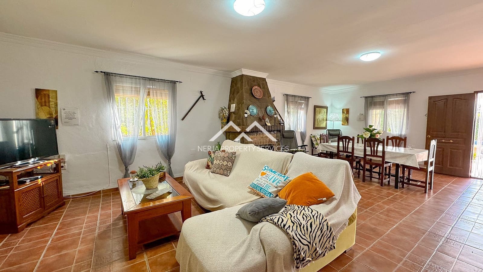 3 bedroom Villa for rent in Nerja with pool garage - € 1,850 (Ref: 8022754)