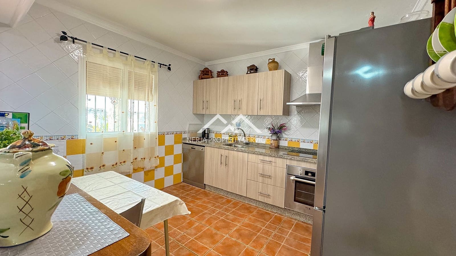 3 bedroom Villa for rent in Nerja with pool garage - € 1,850 (Ref: 8022754)