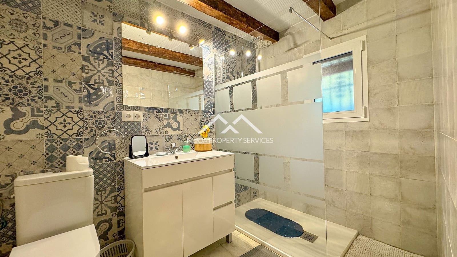 3 bedroom Villa for rent in Nerja with pool garage - € 1,850 (Ref: 8022754)