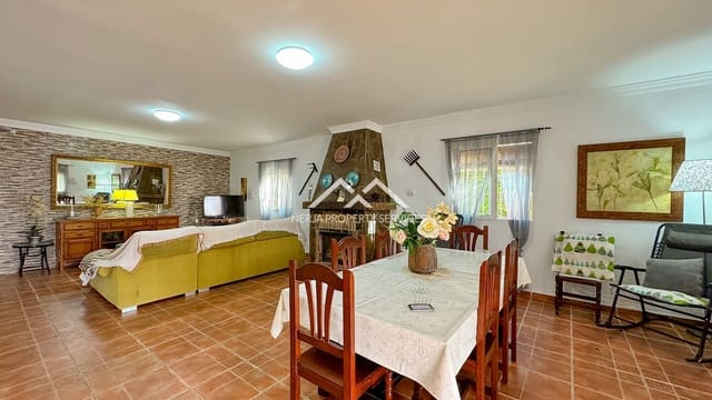 3 bedroom Villa for rent in Centro, Nerja with pool garage - € 1,850 (Ref: 8022754)