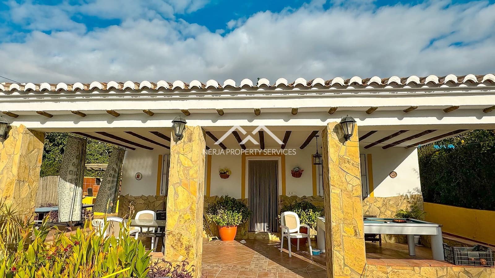 3 bedroom Villa for rent in Nerja with pool garage - € 1,850 (Ref: 8022754)