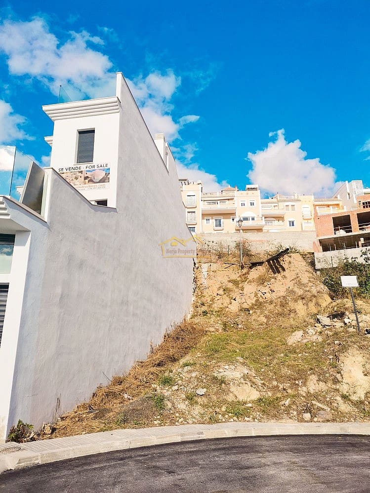 Grunde uden byggetilladelser til salg i Nerja - € 153.750 (Ref: 8064441)