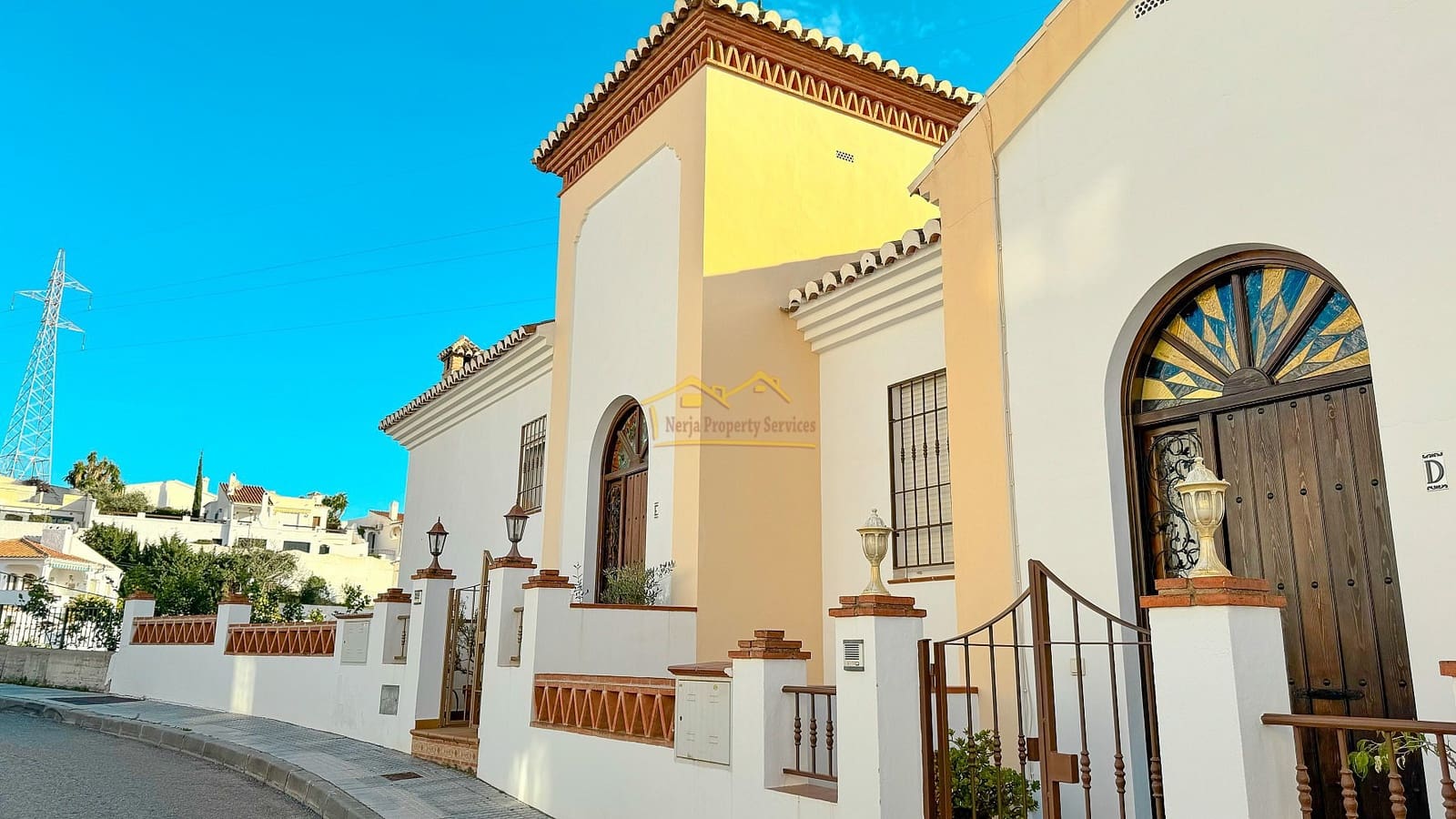 4 soverom Villa til salgs i Nerja med garasje - € 495 000 (Ref: 8083166)