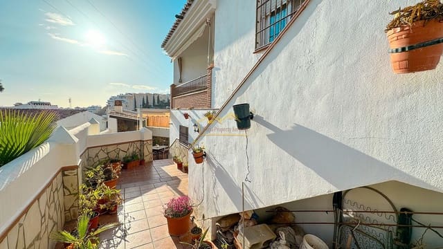 4 sovrum Villa till salu i Centro, Nerja med garage - 495 000 € (Ref: 8083166)