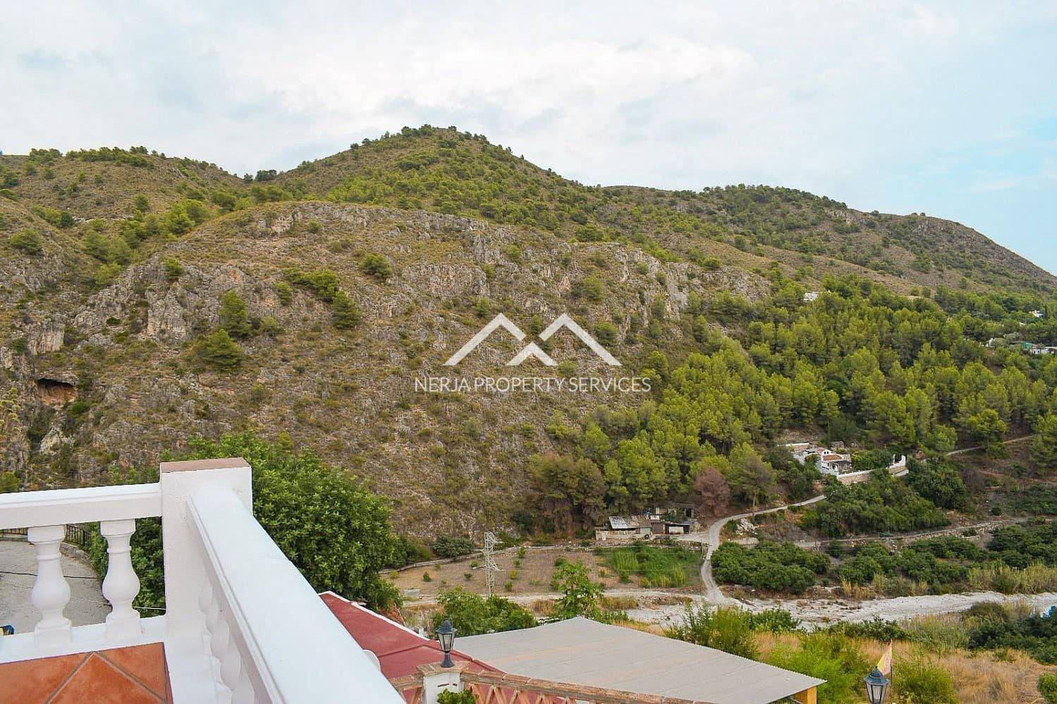 3 bedroom Villa for rent in Frigiliana with pool garage - € 1,500 (Ref: 8086170)