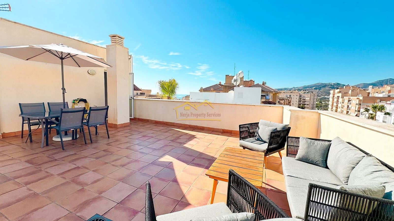 2 soverom Penthouse til salgs i Nerja - € 465 000 (Ref: 8116097)