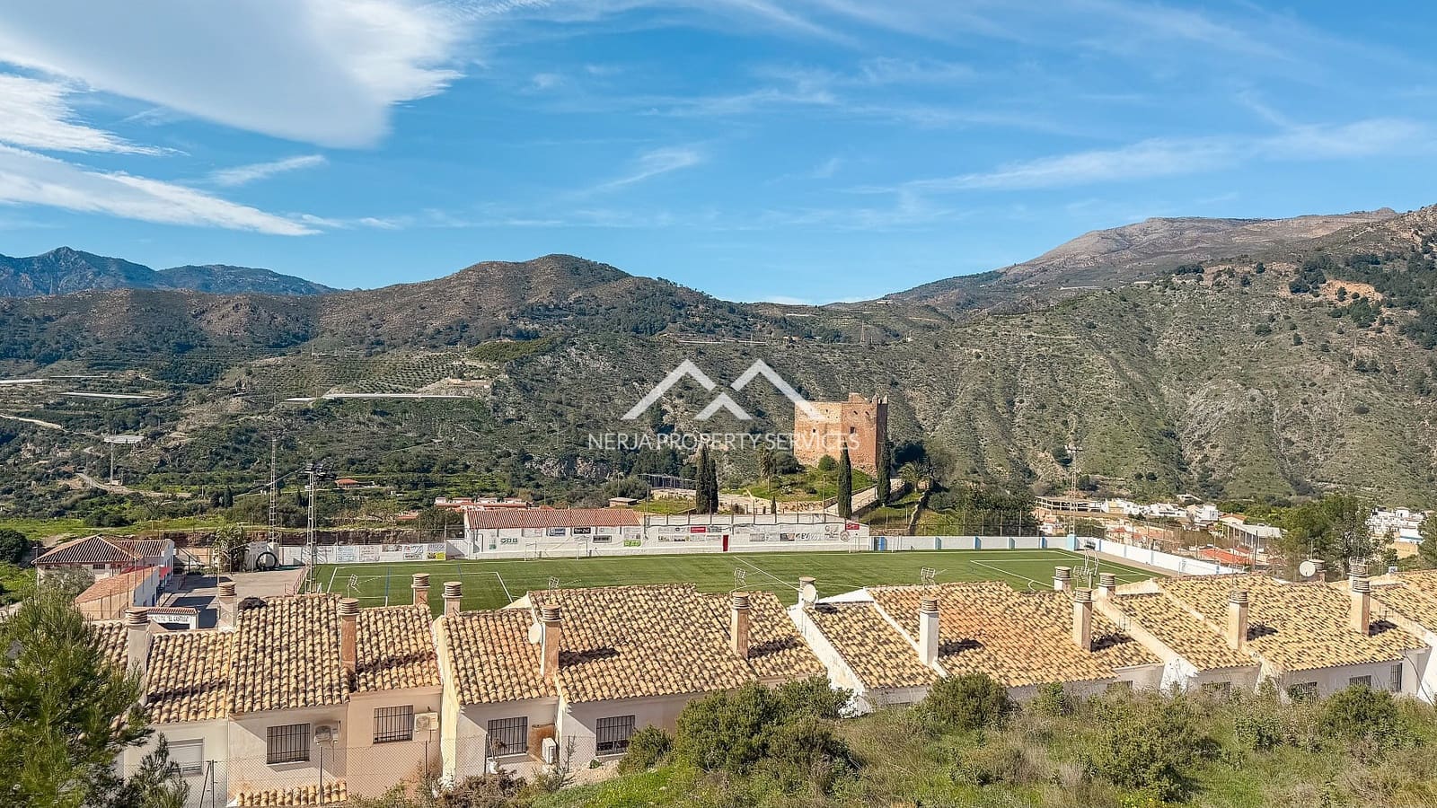 3 soverom Villa til salgs i Velez de Benaudalla med svømmebasseng garasje - € 360 000 (Ref: 8141888)