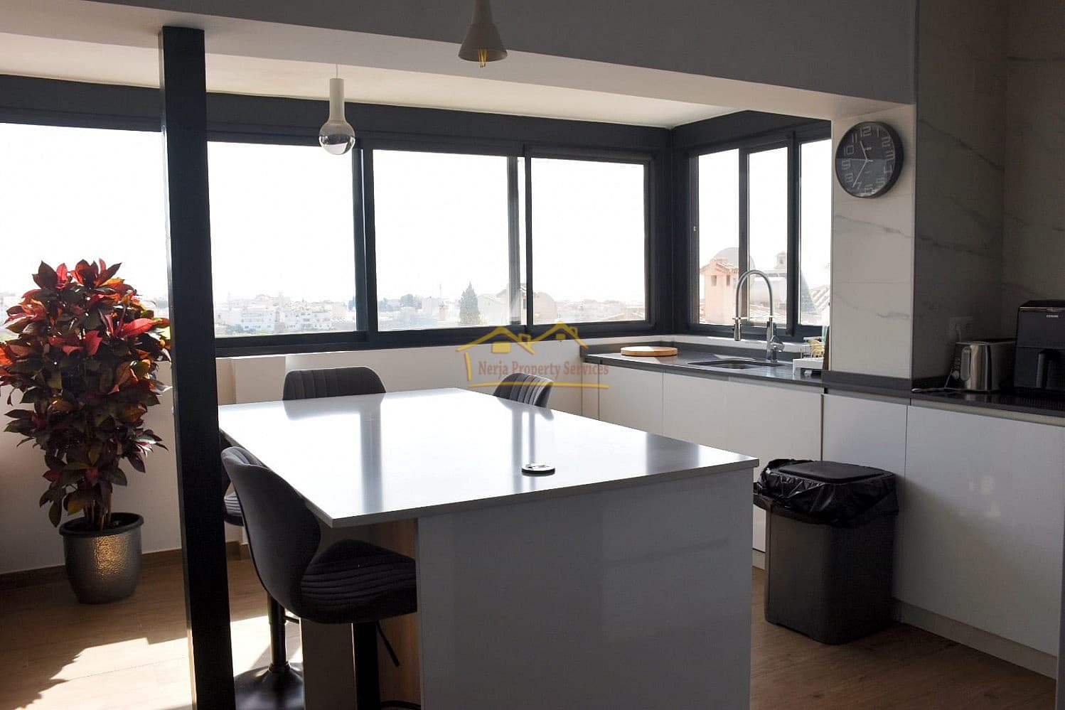 3 soverom Villa til salgs i Nerja med svømmebasseng garasje - € 630 000 (Ref: 8172000)