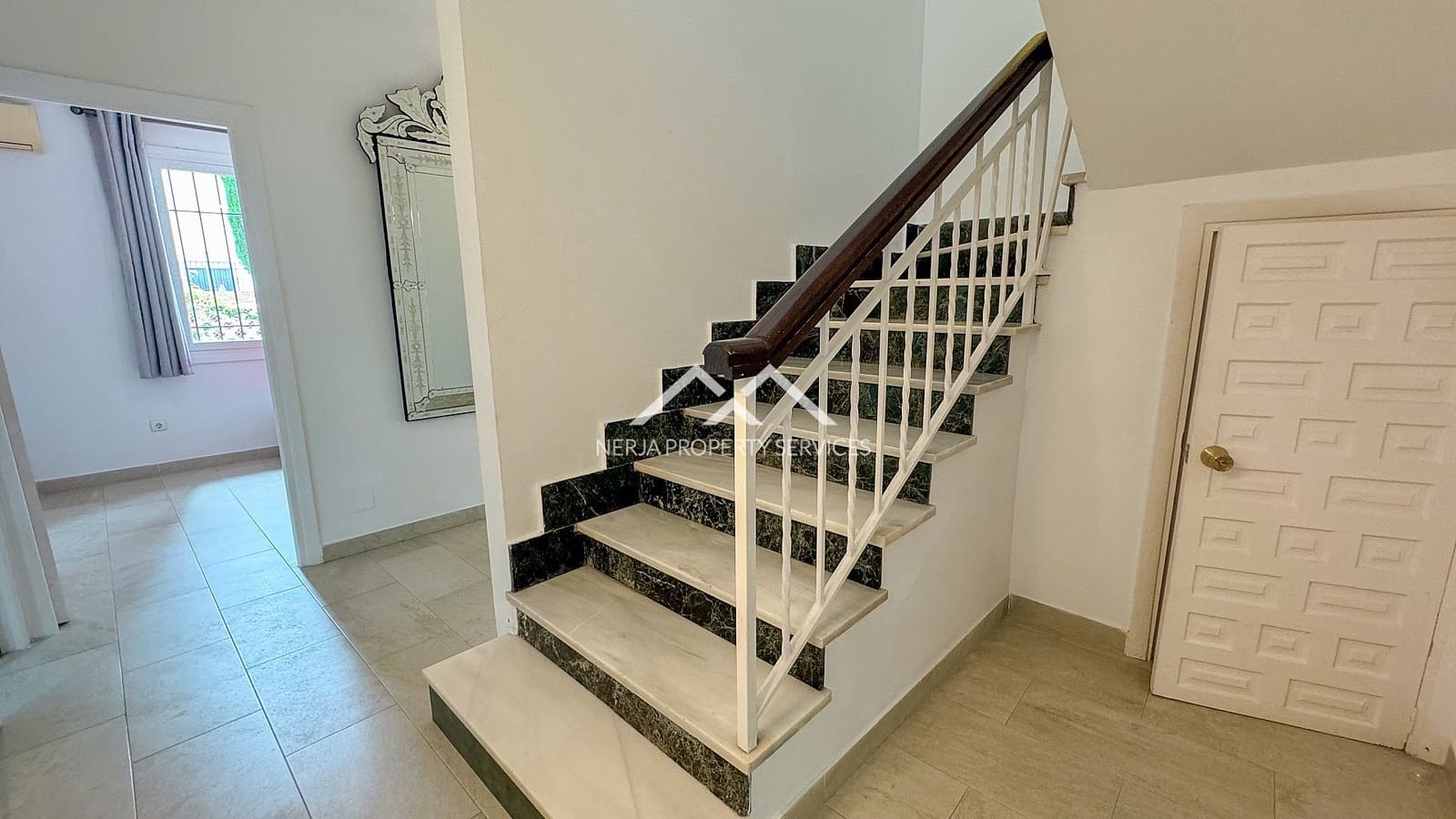 4 bedroom Townhouse for rent in Nerja with pool garage - € 3,100 (Ref: 8316908)