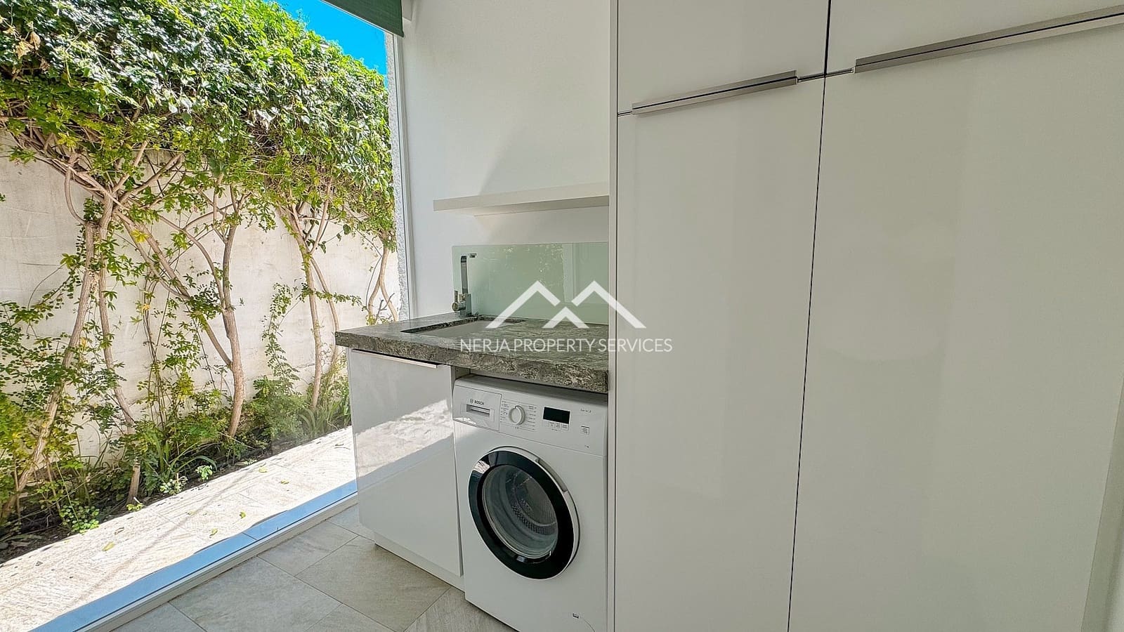 4 bedroom Townhouse for rent in Nerja with pool garage - € 3,100 (Ref: 8316908)