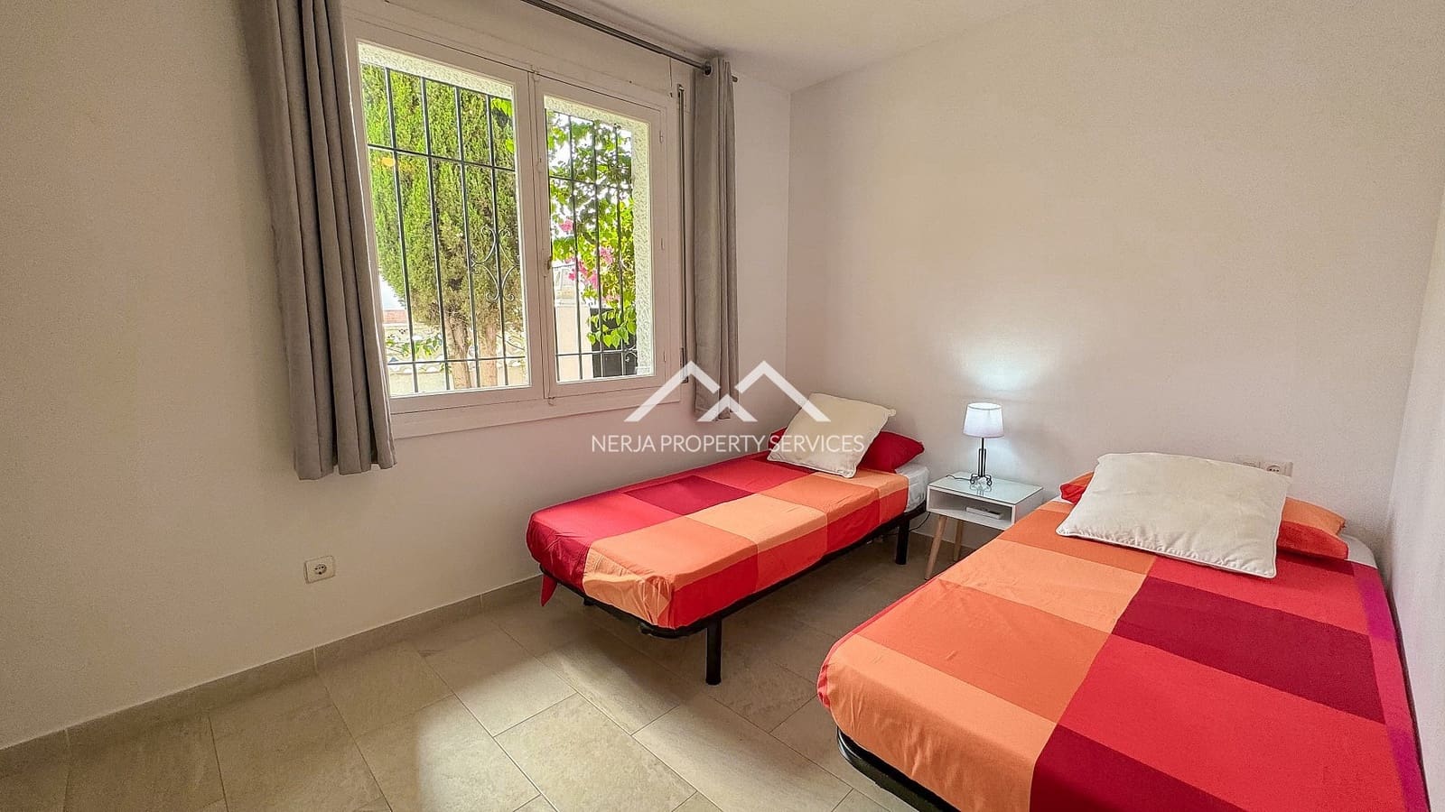 4 bedroom Townhouse for rent in Nerja with pool garage - € 3,100 (Ref: 8316908)