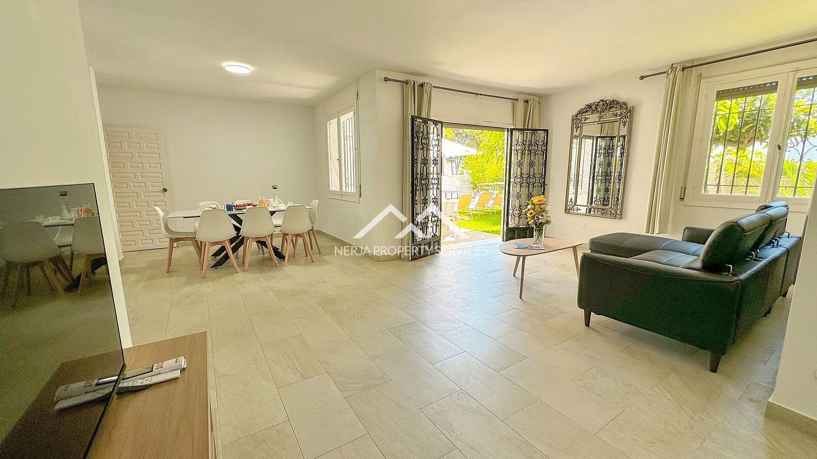 4 bedroom Townhouse for rent in Nerja with pool garage - € 3,100 (Ref: 8316908)