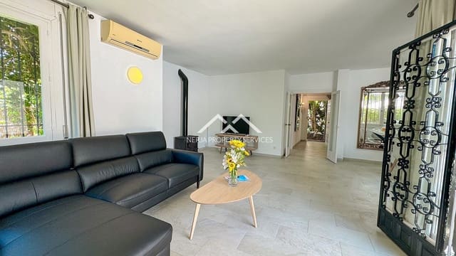 4 bedroom Townhouse for rent in Centro, Nerja with pool garage - € 3,100 (Ref: 8316908)