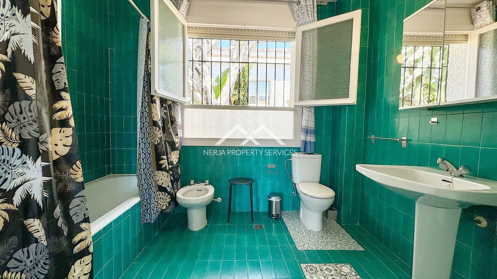 4 bedroom Townhouse for rent in Nerja with pool garage - € 3,100 (Ref: 8316908)