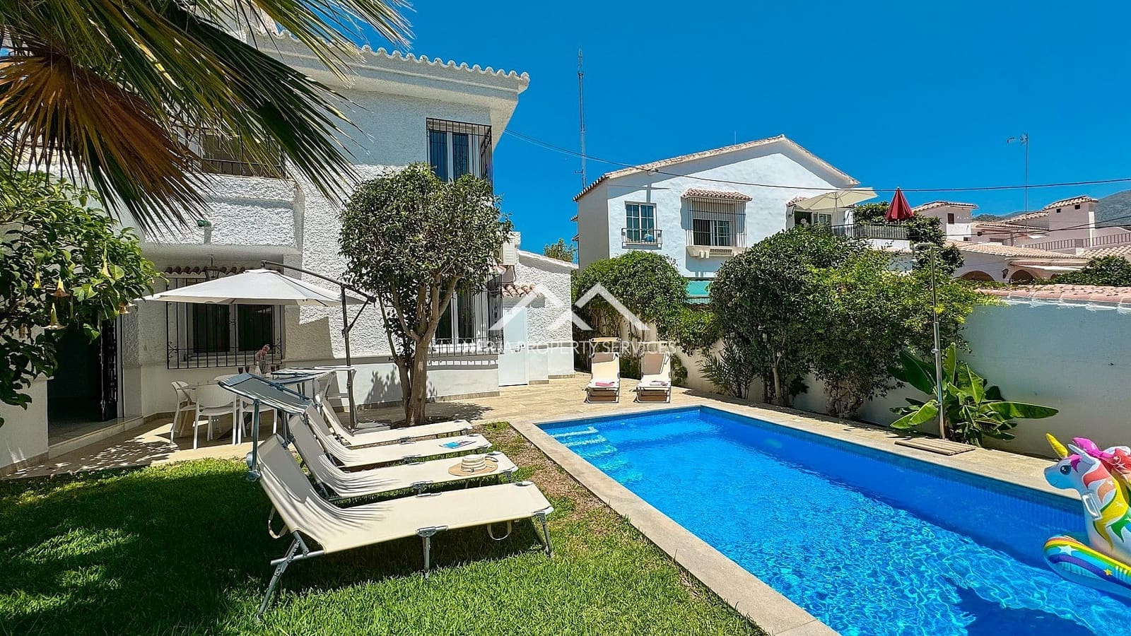 4 bedroom Townhouse for rent in Nerja with pool garage - € 3,100 (Ref: 8316908)