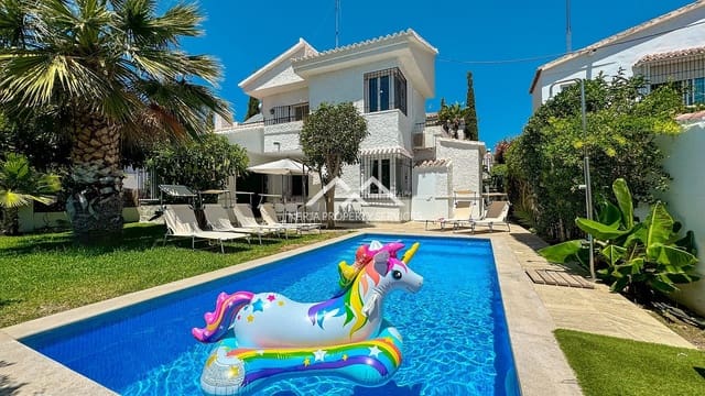 4 bedroom Townhouse for rent in Centro, Nerja with pool garage - € 3,100 (Ref: 8316908)