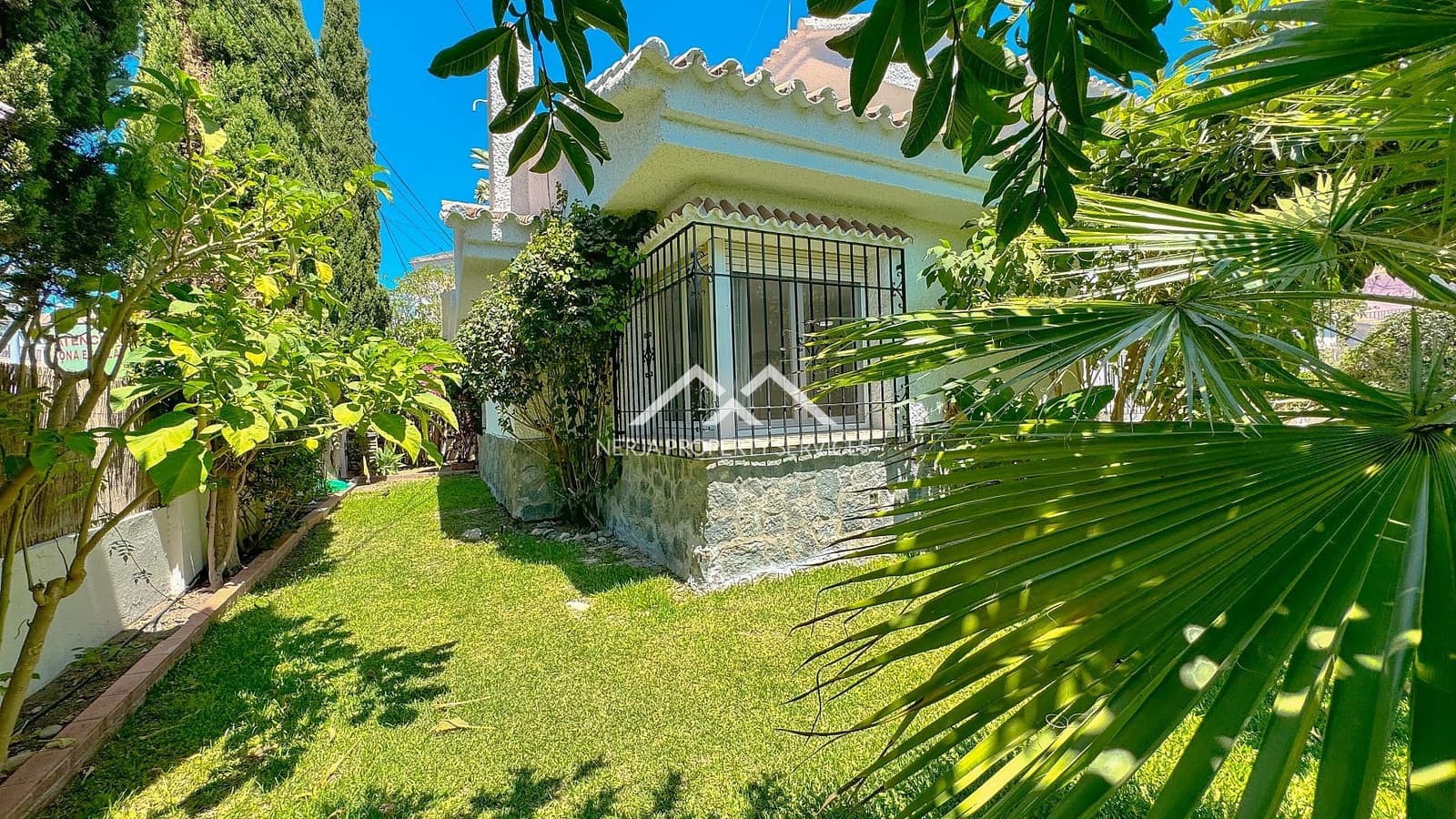 4 bedroom Townhouse for rent in Nerja with pool garage - € 3,100 (Ref: 8316908)