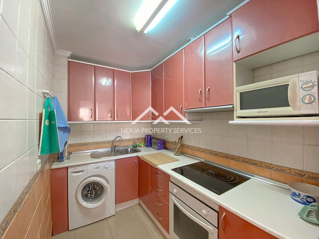 2 slaapkamer Appartement te huur in Nerja met zwembad - € 900 (Ref: 8317051)