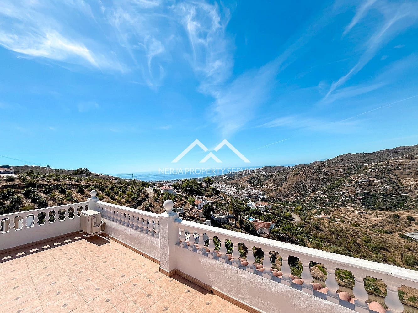 3 sovrum Villa att hyra i Torrox med pool garage - 1 600 € (Ref: 8370011)