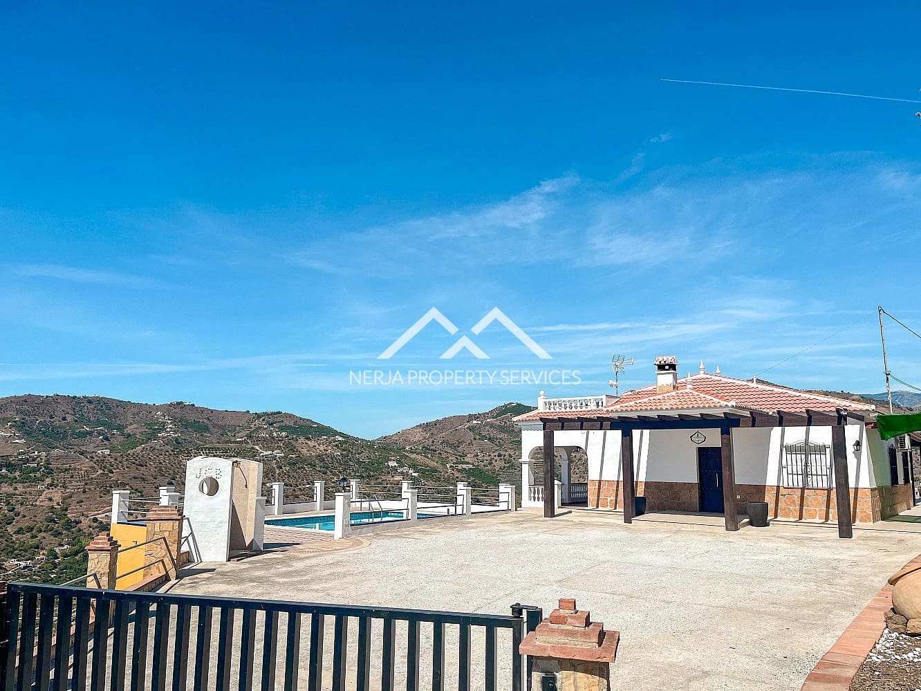 3 sovrum Villa att hyra i Torrox med pool garage - 1 600 € (Ref: 8370011)