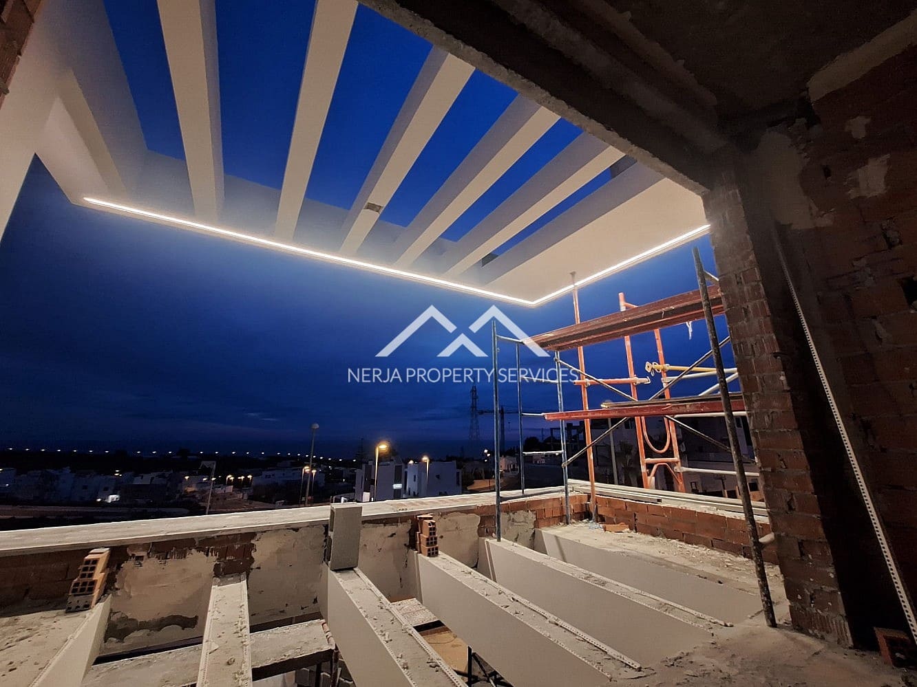 3 makuuhuone Huvila myytävänä paikassa Nerja mukana uima-altaan - 1 015 000 € (Ref: 8421738)