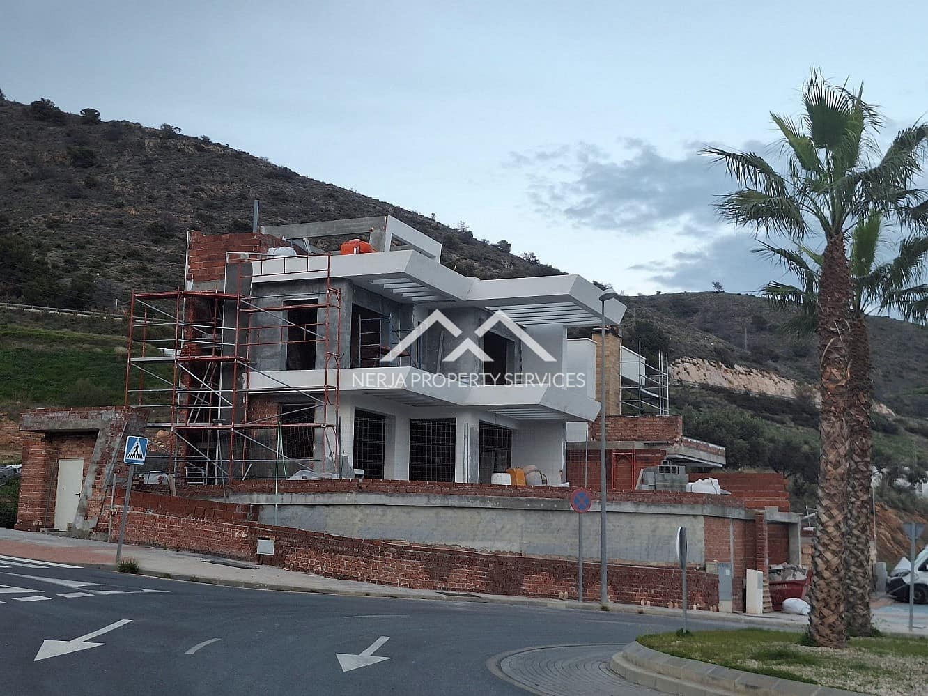 3 makuuhuone Huvila myytävänä paikassa Nerja mukana uima-altaan - 1 015 000 € (Ref: 8421738)