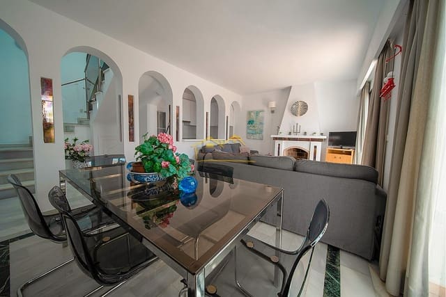 3 soveværelse Byhus til salg i Centro, Nerja med swimmingpool garage - € 390.000 (Ref: 8451018)