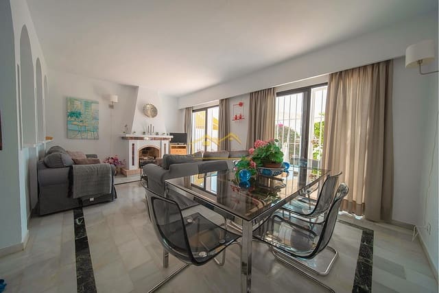 3 soveværelse Byhus til salg i Centro, Nerja med swimmingpool garage - € 390.000 (Ref: 8451018)