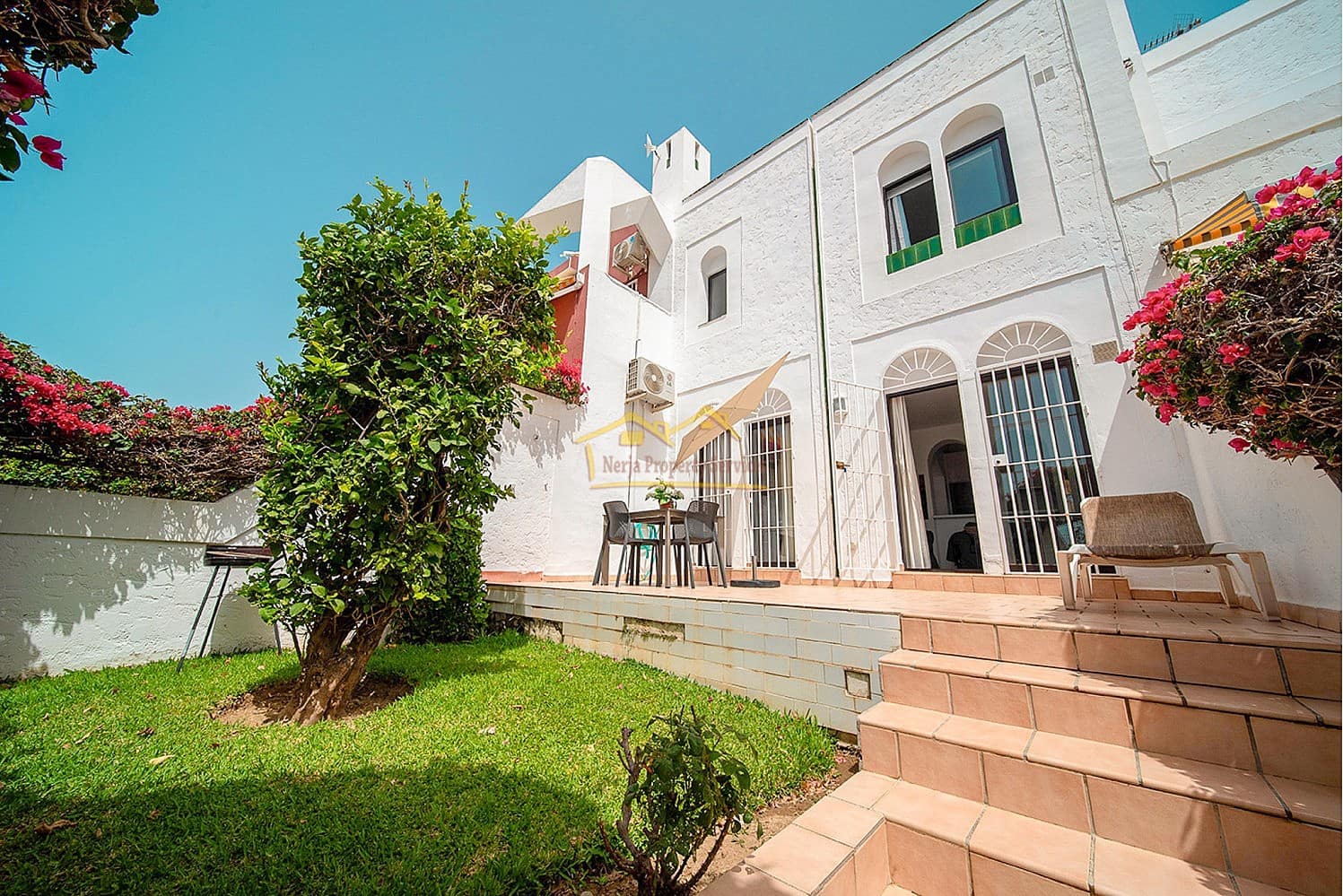 3 soveværelse Byhus til salg i Nerja med swimmingpool garage - € 390.000 (Ref: 8451018)