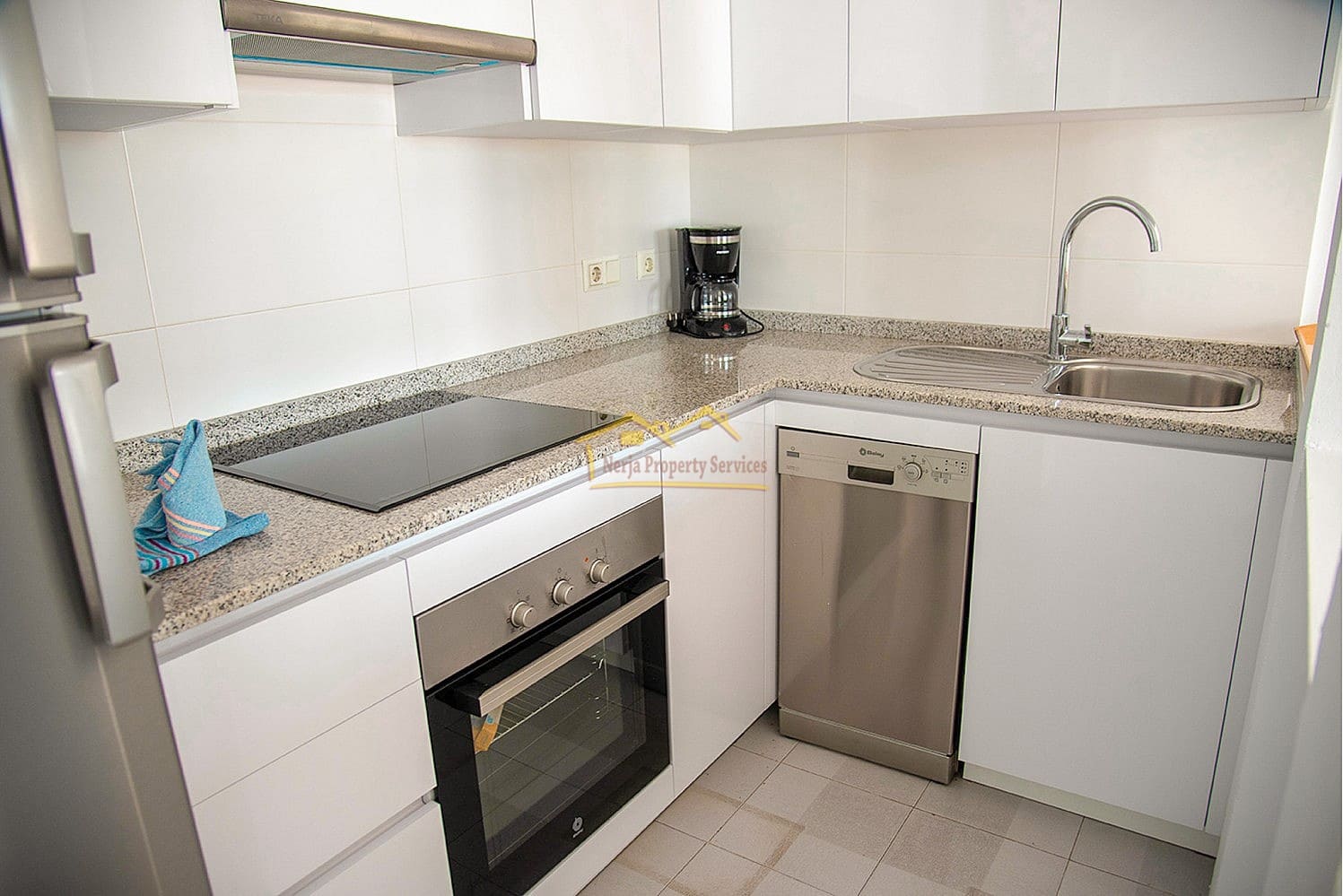 3 soveværelse Byhus til salg i Nerja med swimmingpool garage - € 390.000 (Ref: 8451018)