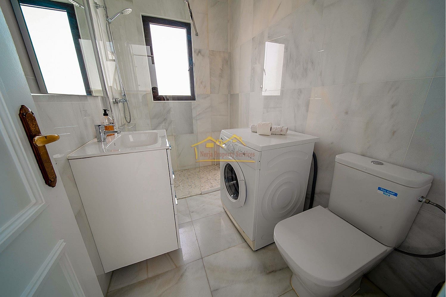 3 soveværelse Byhus til salg i Nerja med swimmingpool garage - € 390.000 (Ref: 8451018)