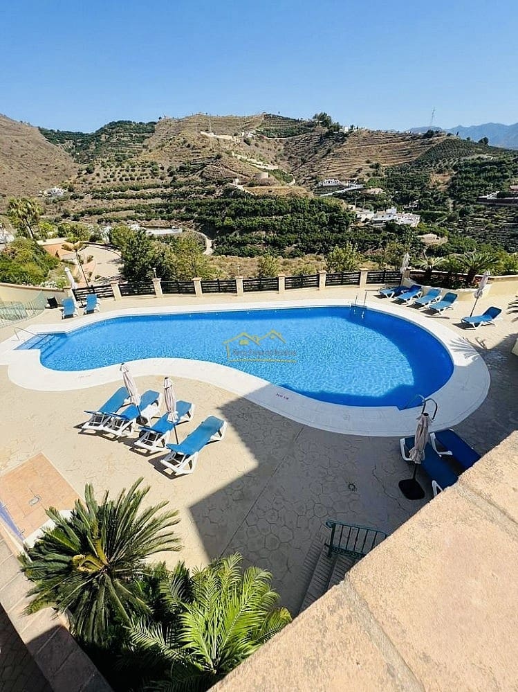 3 soveværelse Lejlighed til salg i Nerja med swimmingpool garage - € 420.000 (Ref: 8470555)