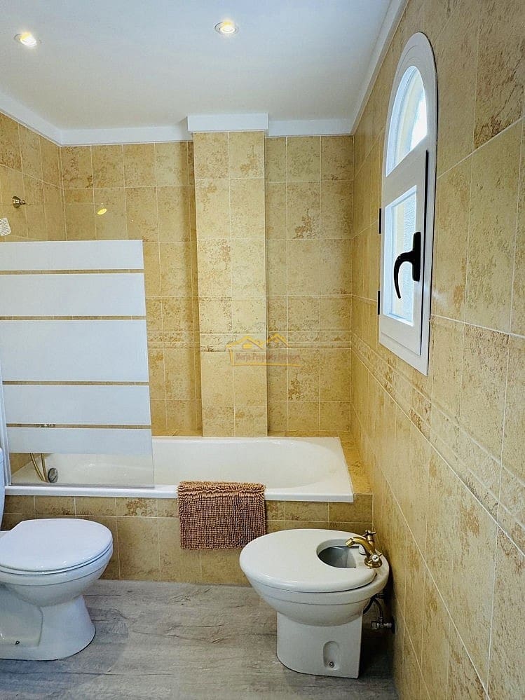 3 soveværelse Lejlighed til salg i Nerja med swimmingpool garage - € 420.000 (Ref: 8470555)