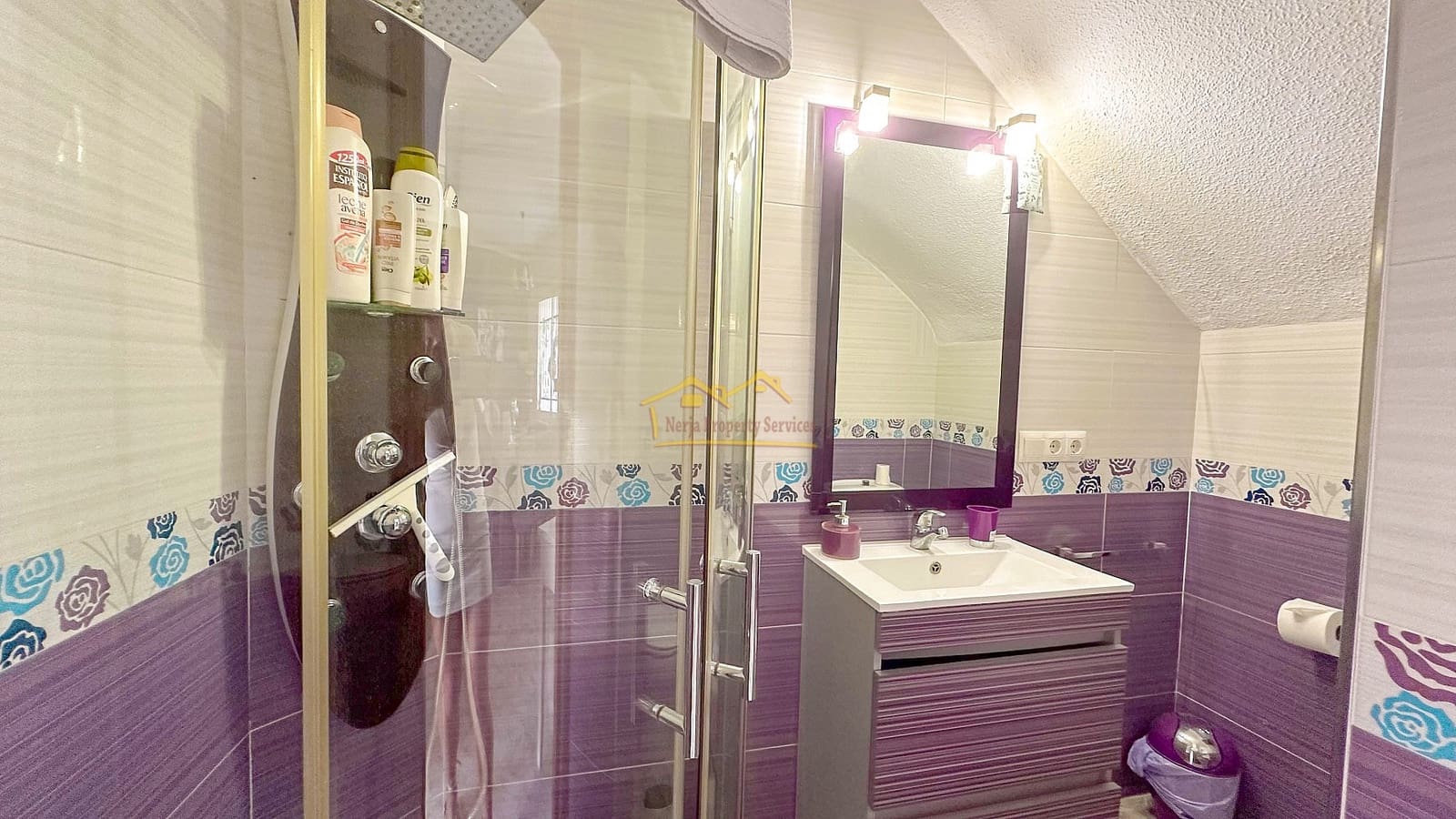 3 soveværelse Rækkehus til salg i Nerja med swimmingpool - € 350.000 (Ref: 8473184)