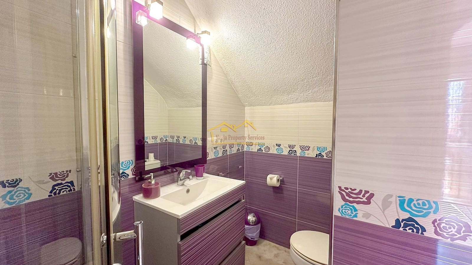 3 soveværelse Rækkehus til salg i Nerja med swimmingpool - € 350.000 (Ref: 8473184)