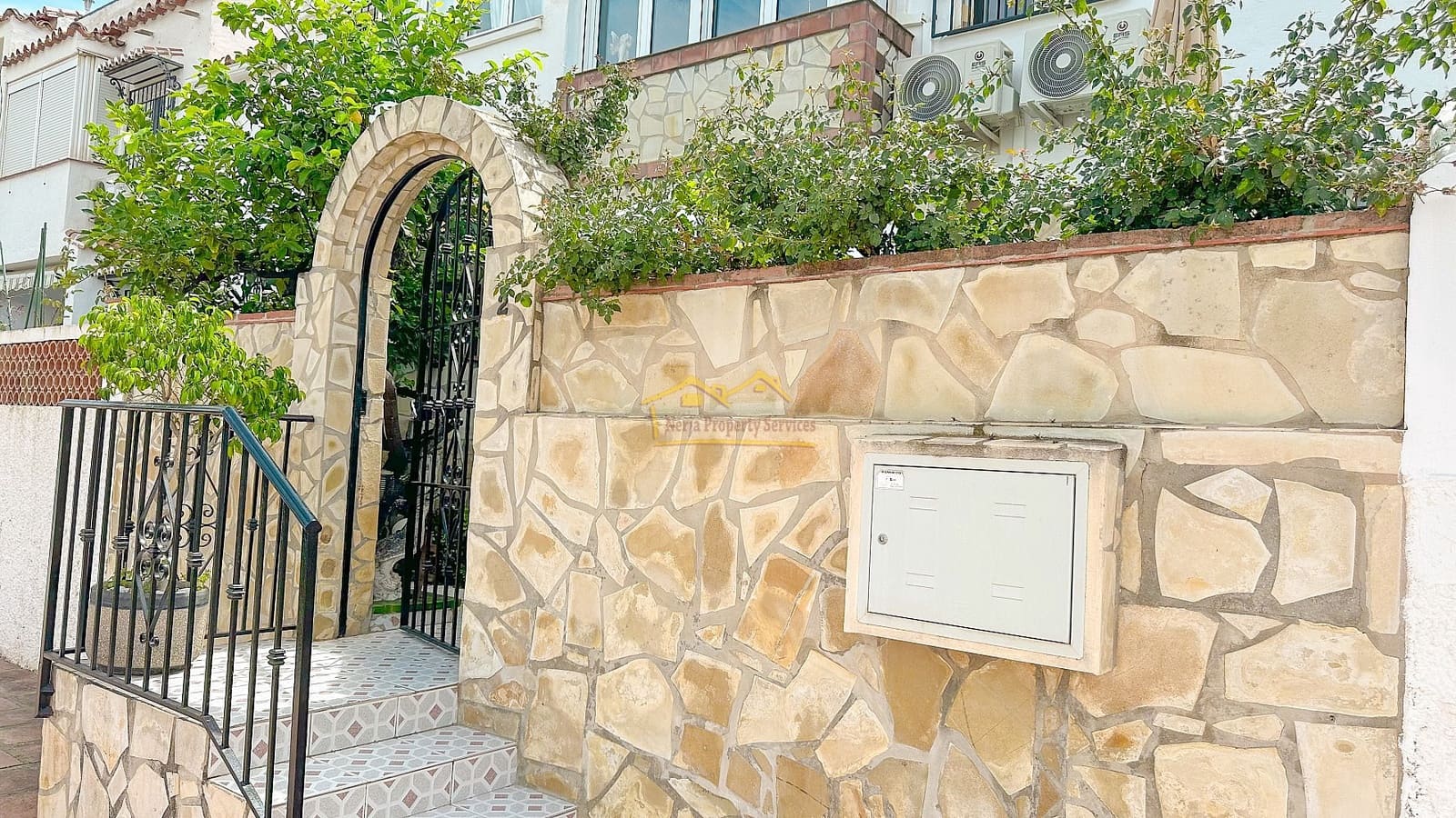 3 soveværelse Rækkehus til salg i Nerja med swimmingpool - € 350.000 (Ref: 8473184)