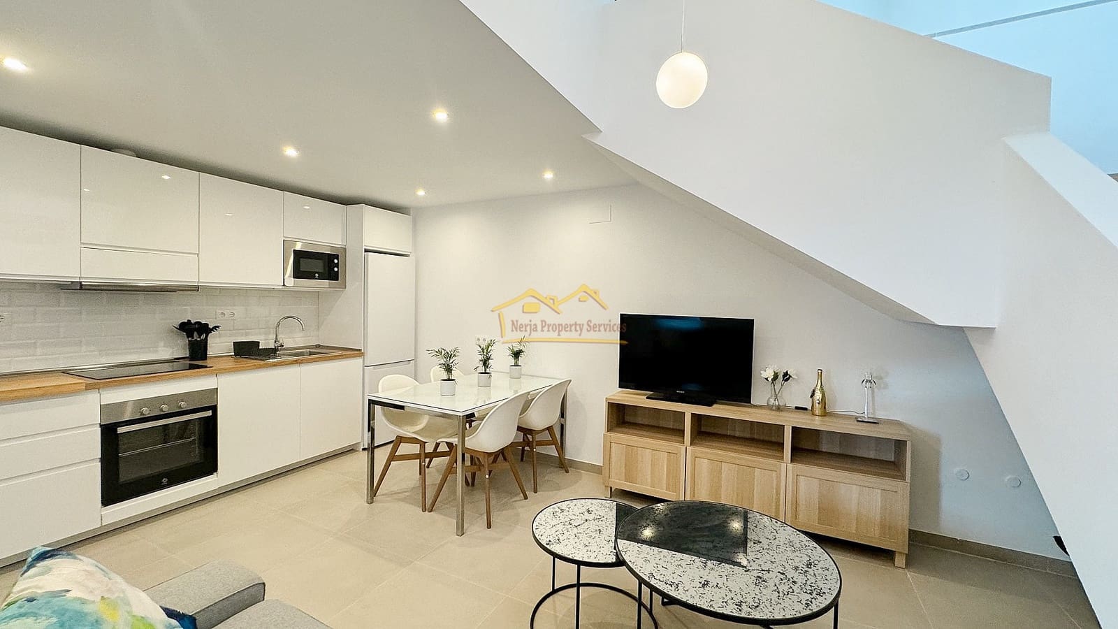 Appartement de 2 chambres à louer à Frigiliana - 900 € (Ref: 8500464)