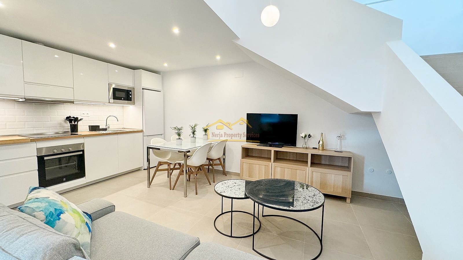 Appartement de 2 chambres à louer à Frigiliana - 900 € (Ref: 8500464)