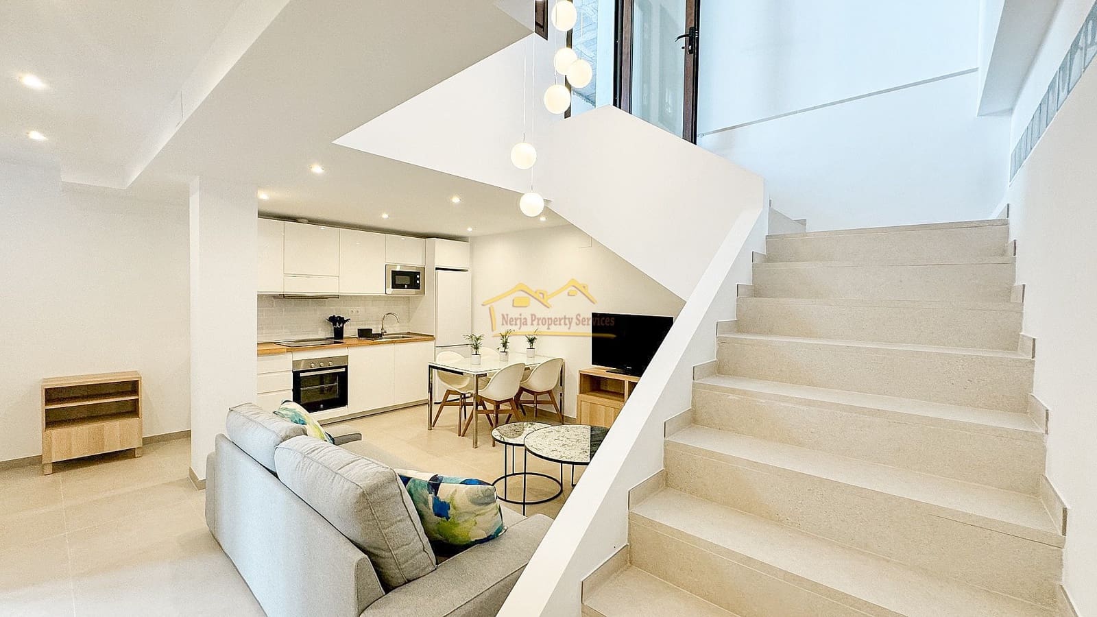 Appartement de 2 chambres à louer à Frigiliana - 900 € (Ref: 8500464)